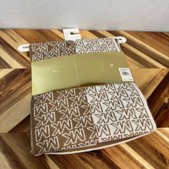 4/$100 Michael Kors Gold Logo Reversible Scarf and Hat Set NWT - Picture 5 of 11